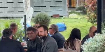 Nait Hasani i vazhdon takimet me VV’në, shihet me Arben Vitinë dhe Shqipe Selimin (Pamje)