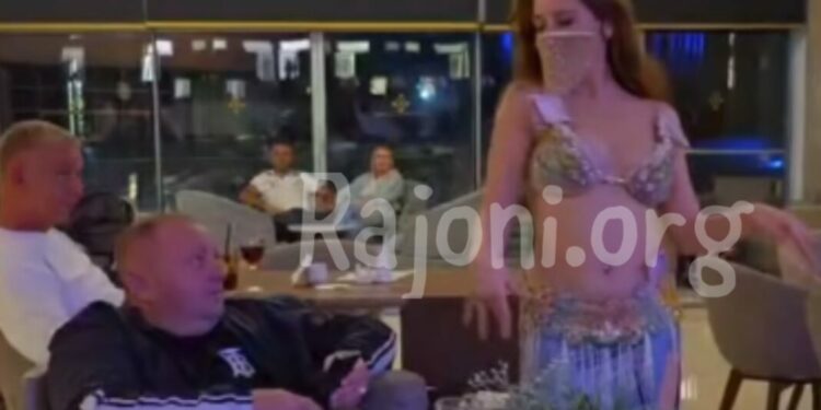 Presidenti i KF Drenicës, Haxhi Reci, ‘feston’ në mënyrë unike rikthimin e klubit në Superligë (Video)