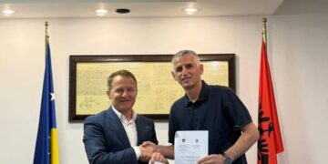 Idrizi e Durmishi firmosin marrëveshjen: Asfaltohet fshati i vetëm pa rrugë të asfaltuar,  destinacion i një projekti të madh turistik