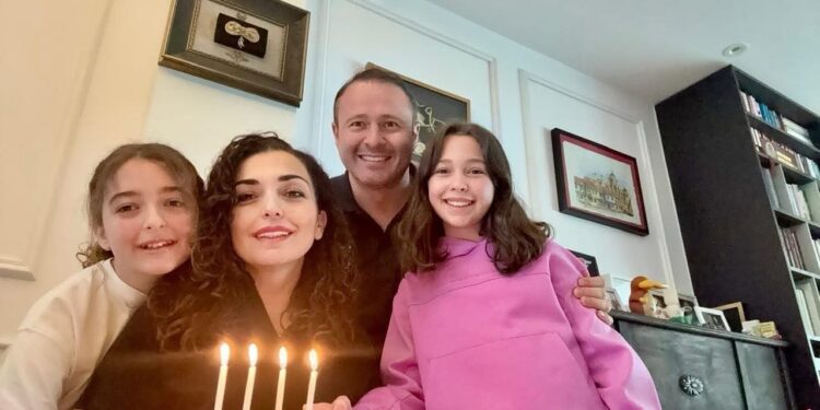 Osmani ndan foto familjare dhe falënderon për urimet e ditëlindjes së saj