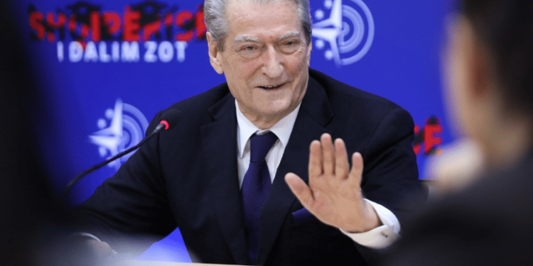 Rama refuzoi debatin, Berisha: Nuk ia mban, unë e pres deri nesër