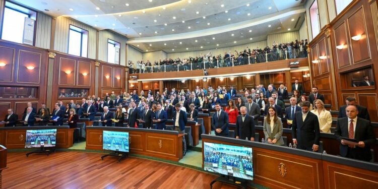 Cakolli për “votimin e fshehtë”: Përpjekje për të turbulluar, deputetët nuk janë zgjedhur për të fshehur votat e tyre