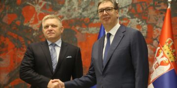 Pas Vuçiqit, edhe kryeministri sllovak “sëmuret papritur” – anulon angazhimet për vizitë te Putini