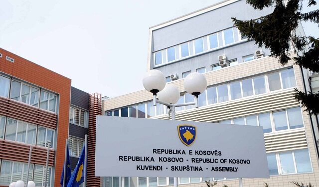 2 mijë padi kundër Kuvendit të Kosovës në Gjykatën Themelore në Prishtinë, shkak Ligji për Pagat në sektorin publik