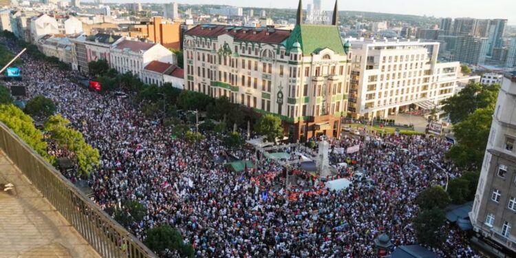 Studentët serbë kërkojnë shpërndarjen e Kuvendit dhe zgjedhje të jashtëzakonshme parlamentare
