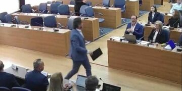 S’kalon Çagllavica si pikë e parë në Kuvendin e Prishtinës, Rama dhe LDK braktisin seancën