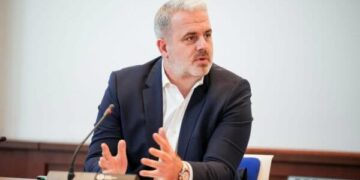 Azemi në takimin për krizën energjetike: Munguan ZRrE dhe AKK – kërkojmë anulim ose shtyrje të vendimit për largimin e bizneseve nga tregu i rregulluar