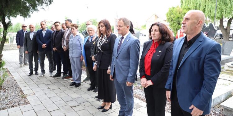 Përkujtohet masakra e 22 Majit në Vushtrri – Ferit Idrizi: Liria jonë është shkruar me gjakun e tyre