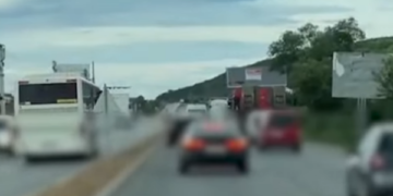 Autobusi voziti në kah të kundërt në Prishtinë – Policia identifikon dhe ndëshkon kundërvajtësin