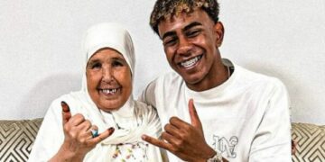 I mungoi gjyshja, Yamal s’pranoi të bënte foto duke e nënshkruar kontratën e re me Barçën