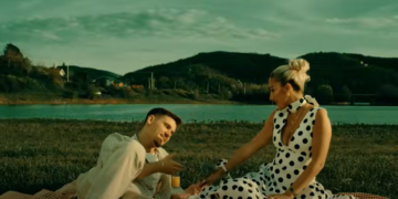 Detaje që s’mund të shpëtojnë syrit: Adri dhe Iliriana në pritje të ëmbël?