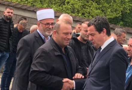 Shoku i burgut e kritikon ashpër Kurtin: Dje e harrove Qyshkun ku ranë rreth 100 dëshmorë, vjet nënat e tyre ta puthnin dorën