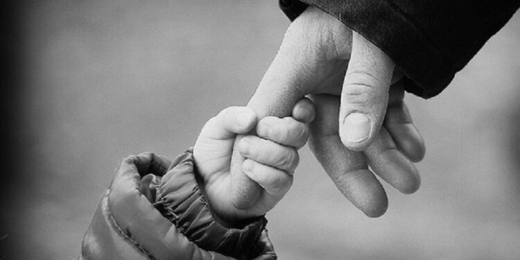 Çfarë trashëgon fëmija vetëm nga babai?