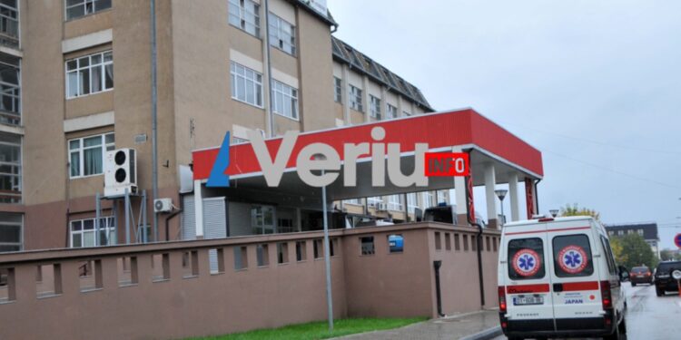 LAJMI I FUNDIT: Gazetarja e Veriu.info, Edona Meholli, mbyllet në një zyrë në Klinikën e Kirurgjisë në QKUK nga stafi derisa po realizonte storie