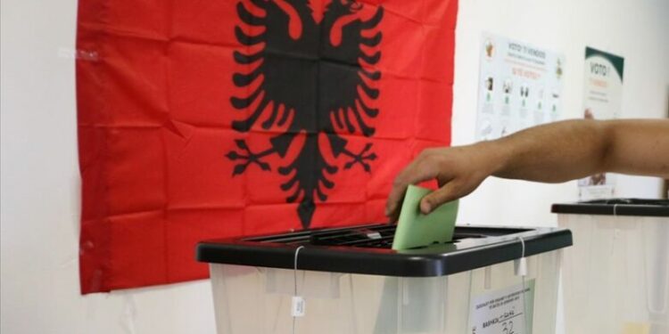 Shqipëria në heshtje elektorale, “ngrijnë” aktivitetet politike publike, beteja zhvendoset të dielën në kutinë e votimit