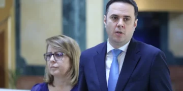 Abdixhiku e quan “farsë” takimin e liderëve politikë: Kosova mbetet në krizë