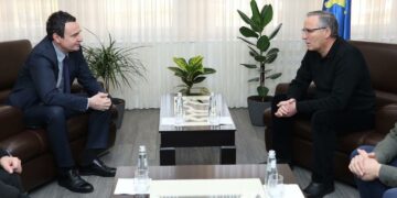 Albin Kurti i shkon në zyrë Bedri Hamzës për takim