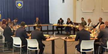 ‘‘Ta shohim’’ çka po del – Kurtit i shkojnë krejt në takim, rreth dy orë diskutime