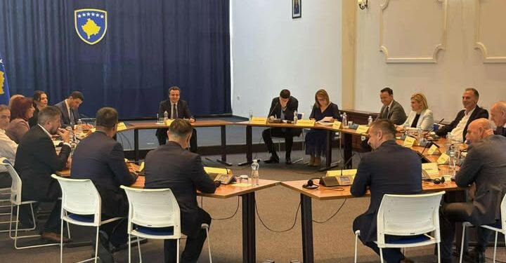 ‘‘Ta shohim’’ çka po del – Kurtit i shkojnë krejt në takim, rreth dy orë diskutime