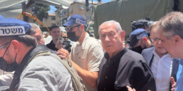 “Lufta i shkon në oborr”, Netanyahu kapet duke dalë nga bunkeri