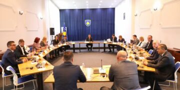 Kurti mblodhi partitë rreth tryezës së rrumbullakët, cila është simbolika e këtij protokolli