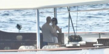 Jeff Bezos dhe e fejuara e tij po argëtohen në ishullin ballkanik