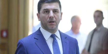 Krasniqi e quan “aktrim” takimin e Kurtit: Situata ka ndryshuar, por Kurti jo