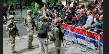 NATO i kërkon Serbisë t’i nxjerrë para drejtësisë grupin e Banjskës dhe personat që kishin sulmuar KFOR’in në Zveçan