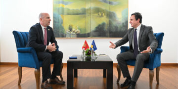 Kurti dhe Çobaj flasin për bashkëpunimin mes Kosovës dhe Malit të Zi