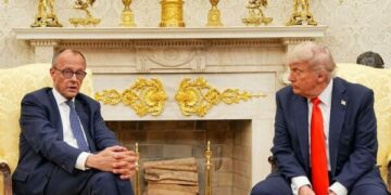 Bildt: Asnjë lider europian nuk ka guxuar t’ia paraqesë në mënyrë më eksplicite faktet Trumpit për luftën në Ukrainë sesa Merz