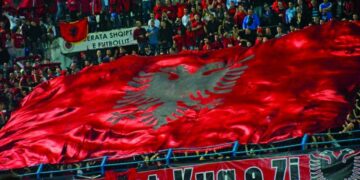 Tifozat Kuq e Zi nuk marrin pjesë në ndeshjen Shqipëri-Serbi!