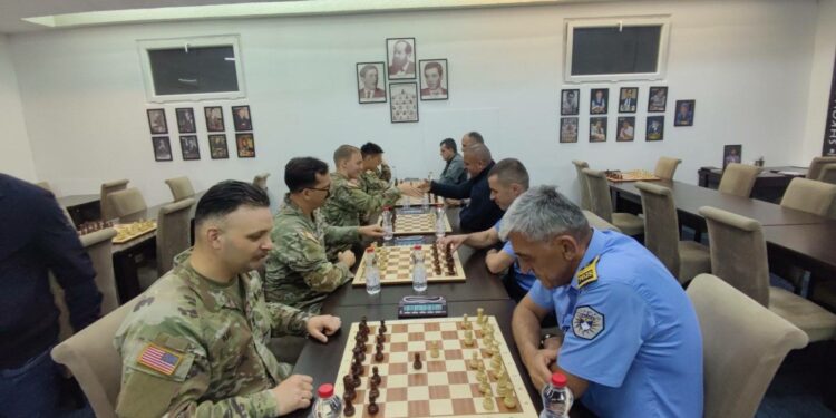 Policia e Kosovës dhe KFOR-i amerikan zhvillojnë garë miqësore në shah