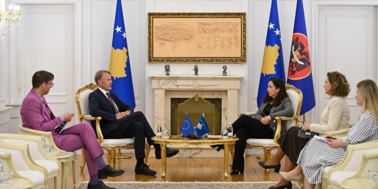 Osmani takohet me Orav, flasin për krijimin e institucioneve – përmendet edhe vizita e Kallas në Kosovë