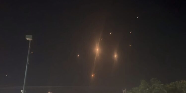 Irani lëshon sërish raketa në drejtim të Izraelit