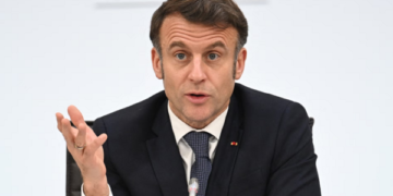 Macron: Ndryshimi i regjimit në Iran do të rezultonte kaos