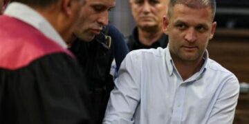 Naim Murseli dërgohet i prangosur në Klinikën e Neurologjisë në QKUK