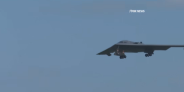 Publikohet momenti kur B-2’shët amerikanë kthehen në bazën ajrore në Misuri