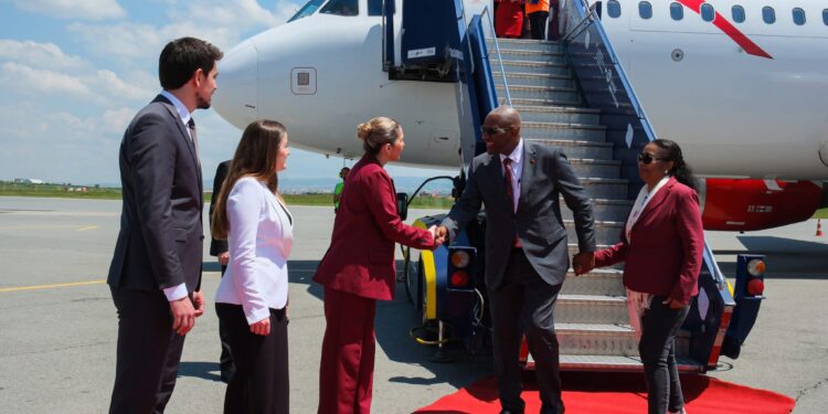 Guvernatori i Përgjithshëm i Antigua dhe Barbudas mbërrin në Kosovë