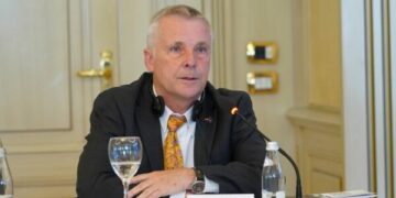 Ambasada e Gjermanisë mbështet shoqërinë civile që protestoi te Kuvendi, partive u kërkon dialog dhe kompromis