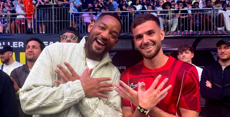 Will Smith pozon me shqiponjën dy krenare së bashku me futbollistin shqiptar – Fotoja pushton rrjetin