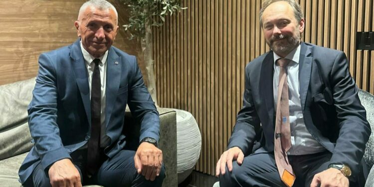 Kamberi takon ambasadorin e BE-së në Beograd, i tregon për pengesat që shqiptarët i kanë atje