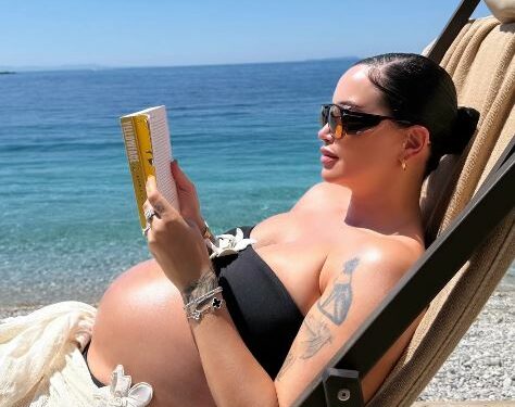 Dafina Zeqiri po shijon pushimet në Shqipëri