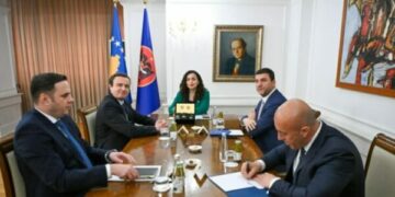 Pse nuk u takua më presidentja Osmani me liderët e partive e as nuk iu drejtua Kushtetueses?