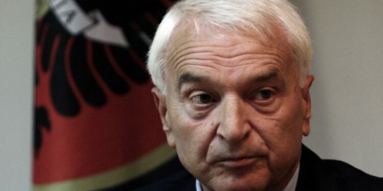 Vdes Bujar Bukoshi, ish-kryeministër i Qeverisë së Kosovës në ekzil