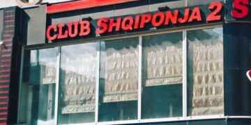Kush është gruaja që po akuzohet për drejtim të rrjetit të prostitucionit në “Shqiponja Club”