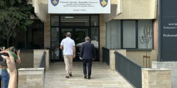 Bislimi mbërrin në Prokurorinë Speciale për t’iu përgjigjur pyetjeve për kontratën e dyshimtë