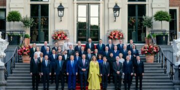 Takimi i liderëve të NATO-s, Edi Rama publikon foton e darkës nga mikpritja e Familjes Mbretërore