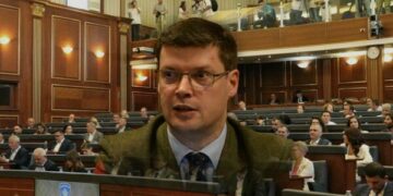 Ker-Lindsay për ngërçin: Kurti më shumë faktor që pengon se forcë që sjell zgjidhje, barra më e madhe bie mbi të