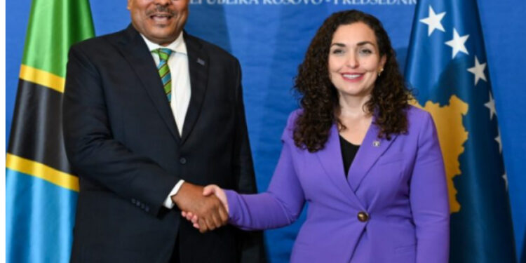 Osmani flet me kryediplomatin e Tanzanisë për forcimin e lidhjeve mes Kosovës dhe vendeve afrikane