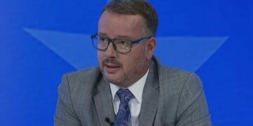 “A e urren Kurti Kosovën?”, Kajtazi: Ai po e varfëron vendin – zgjidhja e vetme është ikja